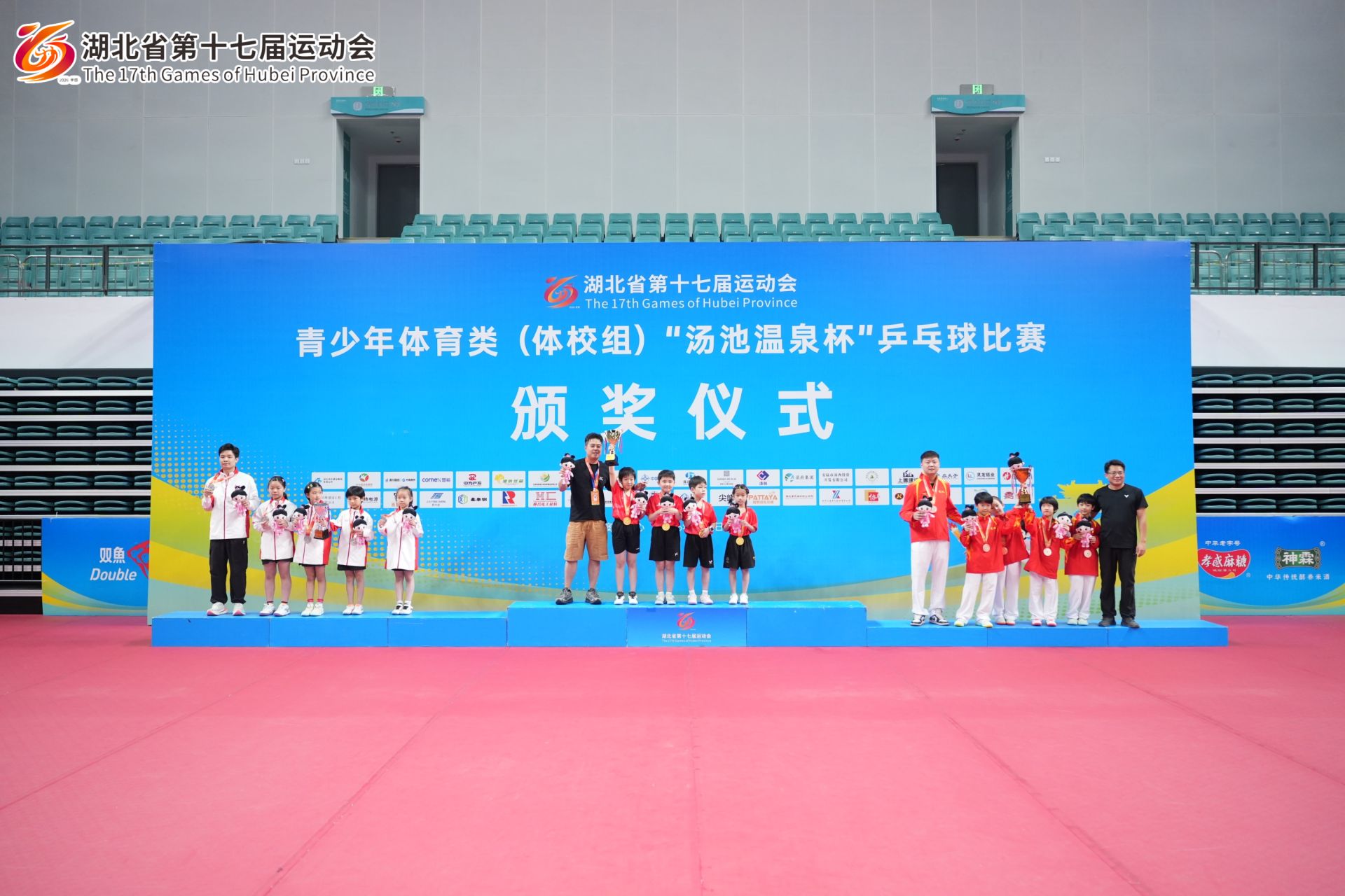8岁女团冠军.jpg