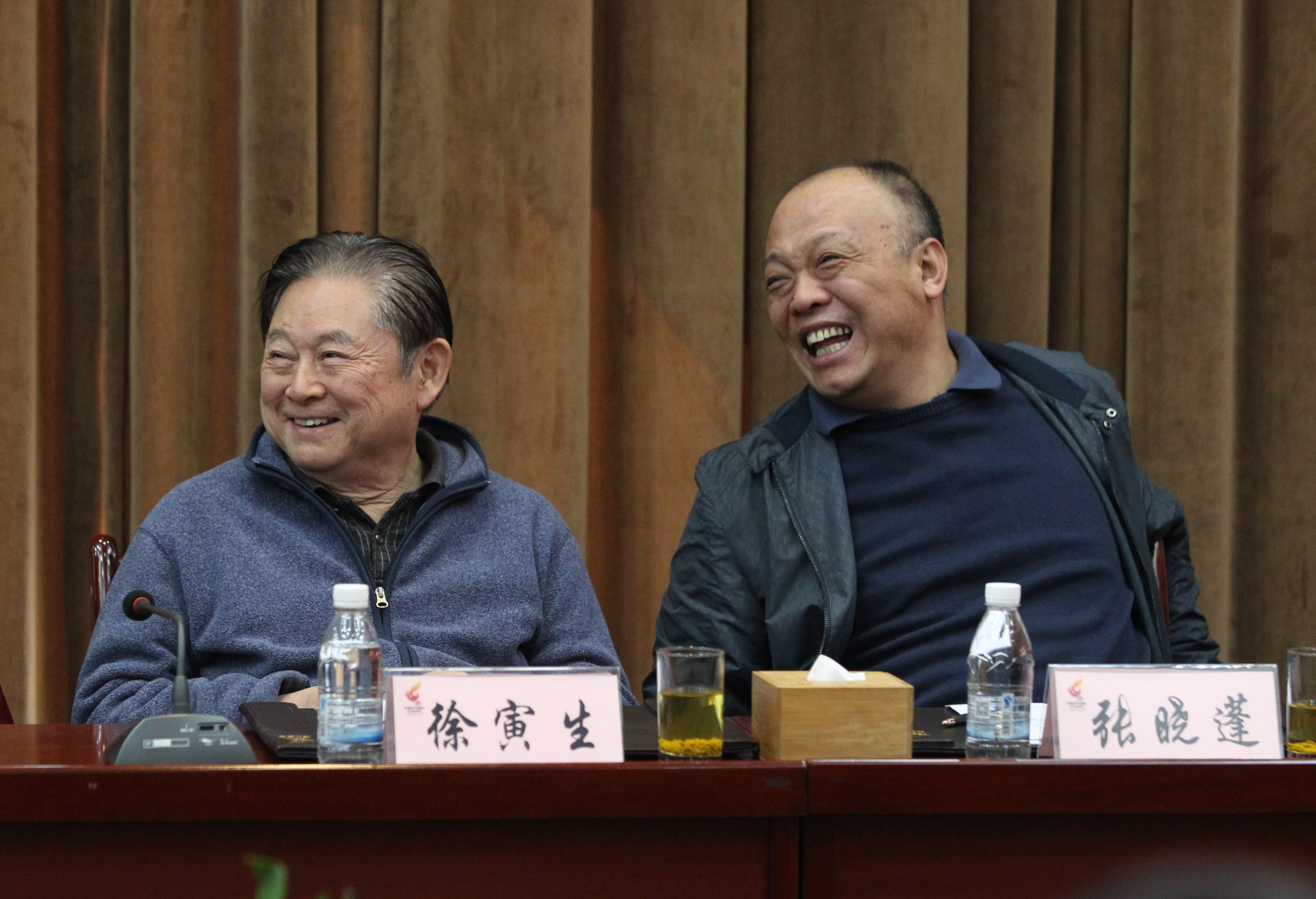 国际乒联终身名誉主席徐寅生和中国乒协副主席张晓蓬